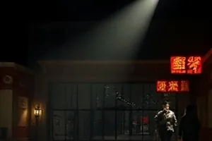 《十三月的信》封面，桌面摊开的未寄出信封