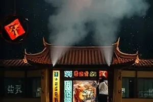 《锈色齿轮》封面，废弃钟楼里咬合过的铜齿轮